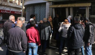 2 aylık maaşlar hesaplara yattı: Suriyeliler, ATM’lere akın etti