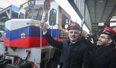 Abdulkadir Uraloğlu, Turistik Doğu Ekspresi’ni uğurladı