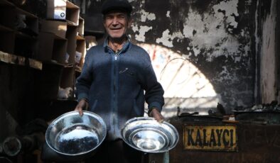 Adana’da 53 yaşında üniversite mezunu oldu