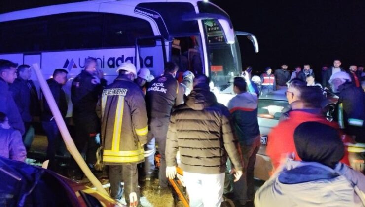 Adana’da otomobil ile otobüs çarpıştı: 2 yaralı