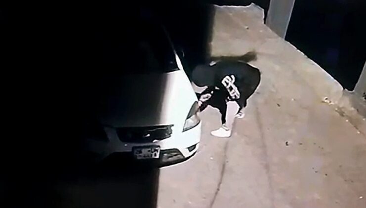 Adana’da park halindeki araçların lastiklerini kestiler