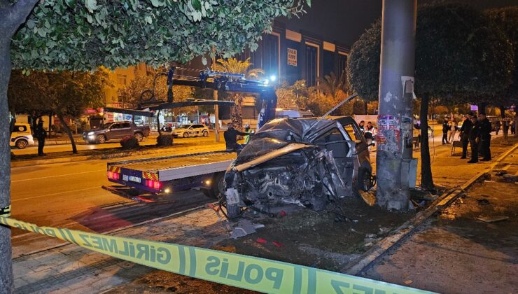 Adana’da tabela direğine çarpan hafif ticari aracın sürücüsü öldü