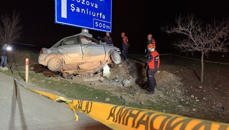 Adıyaman’da direğe çarpan otomobilin sürücüsü öldü