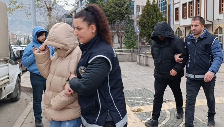Amasya’da otomobilinde 4 kaçak göçmen yakalanan sürücü ve nişanlısı tutuklandı