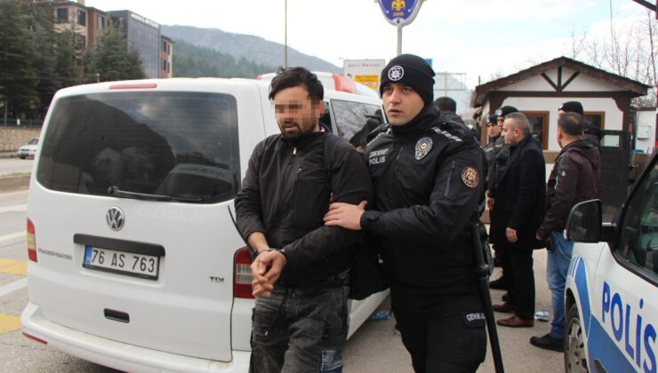 Amasya’da polisten kaçan minibüste 20 kaçak göçmen yakalandı