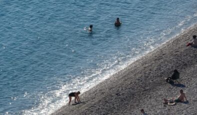 Antalya’da aralık ayının ortasında deniz keyfi