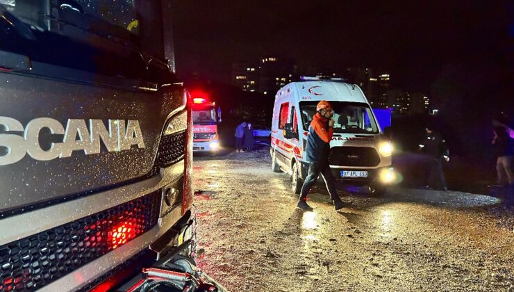 Antalya’da falezlerden denize uçan otomobil aranıyor