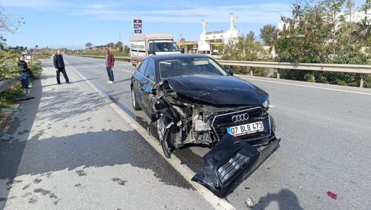 Antalya’da tırın sürüklediği araçtan burunları kanamadan çıktılar