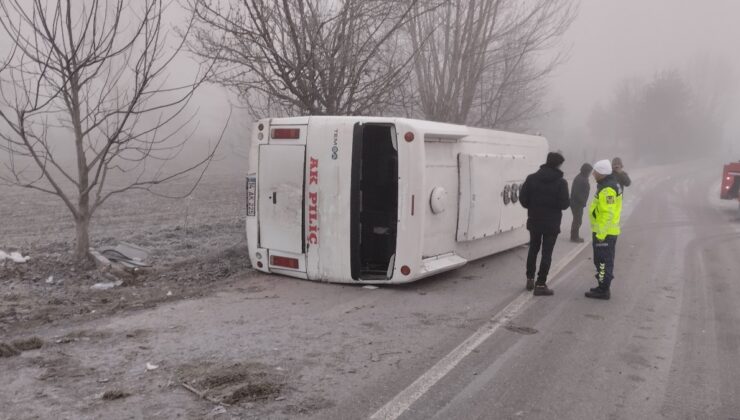 Bolu’da işçi minibüsü devrildi