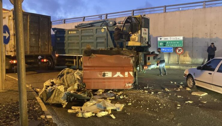 Bolu’da kamyondaki yükler alt geçide takıldı: Trafik kilitlendi