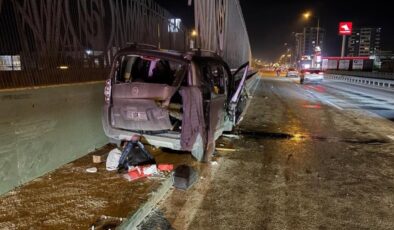 Bursa’da bariyere saplanan otomobildeki 1 kişi yaralandı