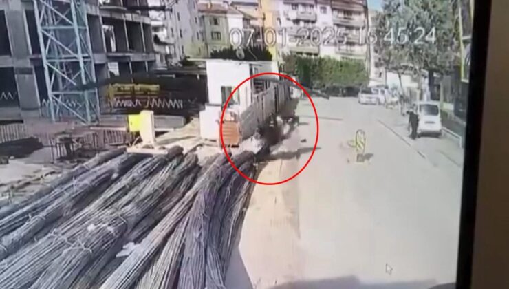 Bursa’da inşaattan yola sarkan demir çubuklara başını çarpan motokurye yaralandı