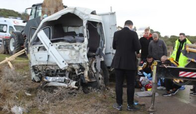 Çanakkale’de 2 kamyonet çarpıştı: Ölü ve yaralılar var