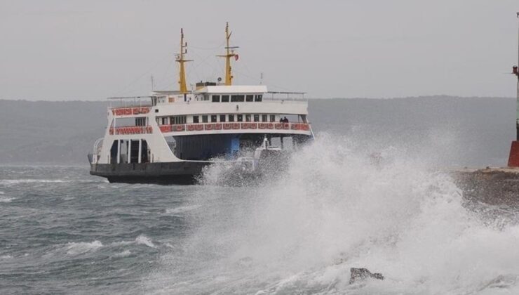 Çanakkale’de feribot seferlerine fırtına engeli