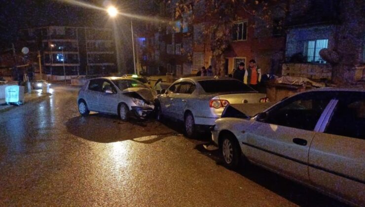 Çorum’da bir sürücü park halindeki araçlara çarpıp kayıplara karıştı