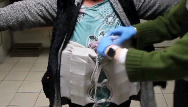 Edirne’de bir şüpheli beline sardığı 5 bin 148 adet ilaçla yakalandı