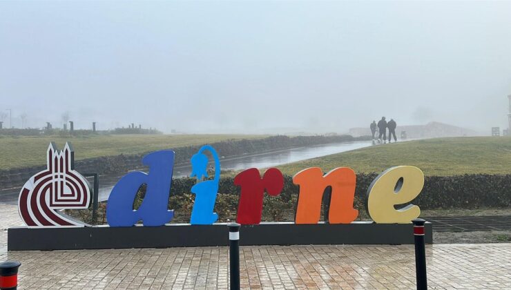 Edirne’de dünden bu yana sis etkili oluyor