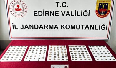 Edirne’de yolcu üzerinde 177 sikke ele geçirildi