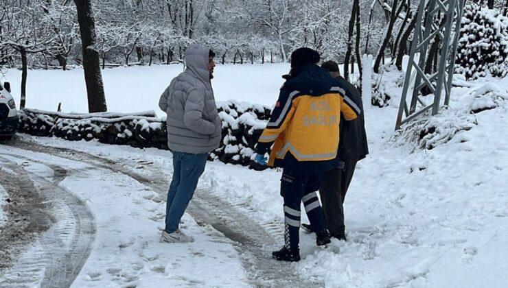 Elazığ’da mahsur kalan hastayı hastaneye yetiştirmek için yol açıldı