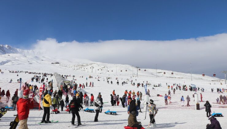 Erciyes Kayak Merkezi’ne ziyaretçi akını