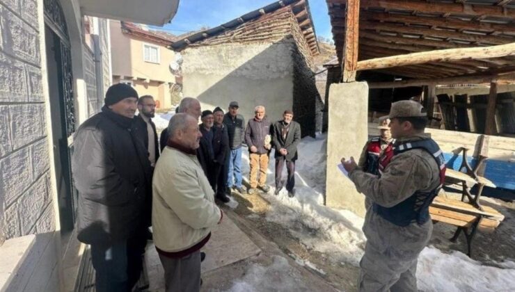 Erzincan’da jandarma ekipleri vatandaşları bilgilendiriyor