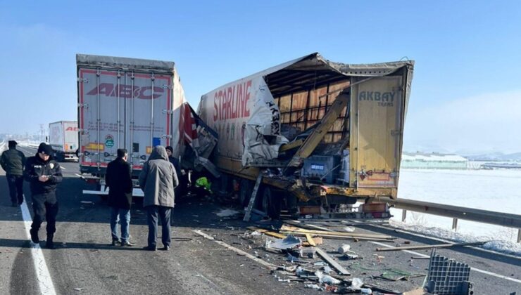 Erzurum’da 2 tır çarpıştı: 1 ölü