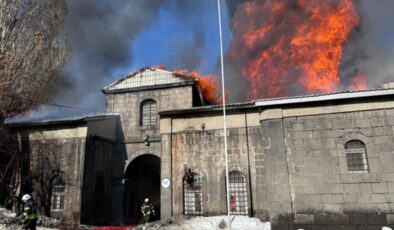 Erzurum’da tarihi Taş Ambarlar’da yangın çıktı