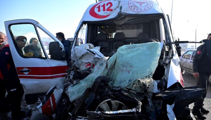 Erzurum’da zincirleme kaza: Sağlık çalışanları yaralandı