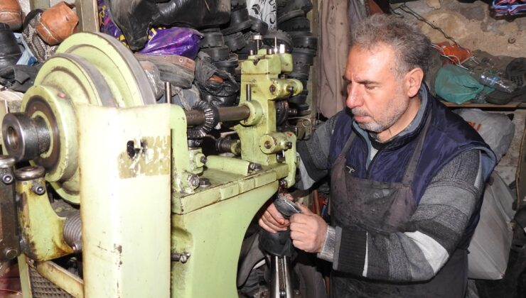 Gaziantep’te ayakkabı tamircisi: Vatandaşlar satın almak yerine tamir ettirmeyi tercih ediyor