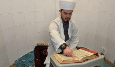 Gaziantep’te Down Sendromlu gencin Kuran ve cami aşkı