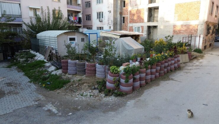 Hatay’da araç lastiklerinden çiçek bahçesi yaptı