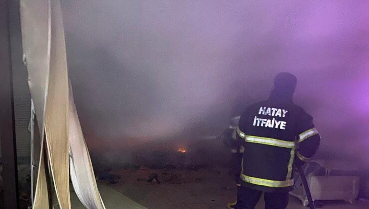 Hatay’da metruk iş yeri alevlere teslim oldu