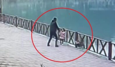 Hatay’da poz verirken göle düşen çocuğunu kurtardı