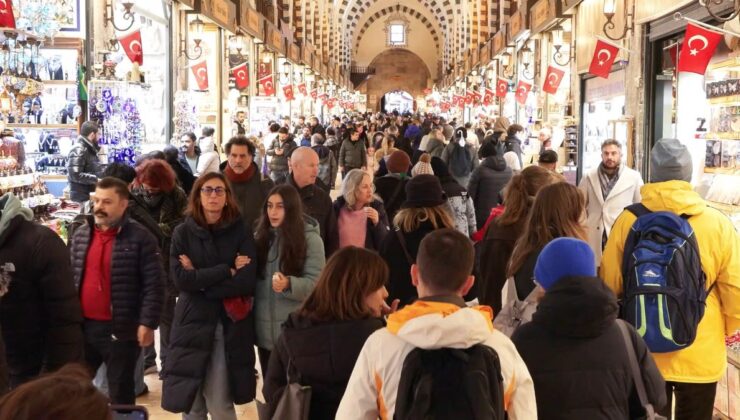 İstanbul Eminönü’nde yeni yıl yoğunluğu