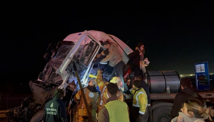 İstanbul Pendik’te iki tırın çarpıştığı kazada 1 kişi yaralandı