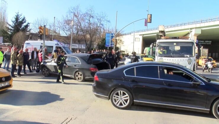 İstanbul Şişli’de ters yöne girip motosikletliye çarpan sürücü yakınları gelene kadar aracından inmedi