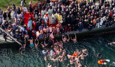 İstanbul’da Epifani Bayramı heyecanı: Haliç’te denizden haç çıkarma töreni düzenlendi