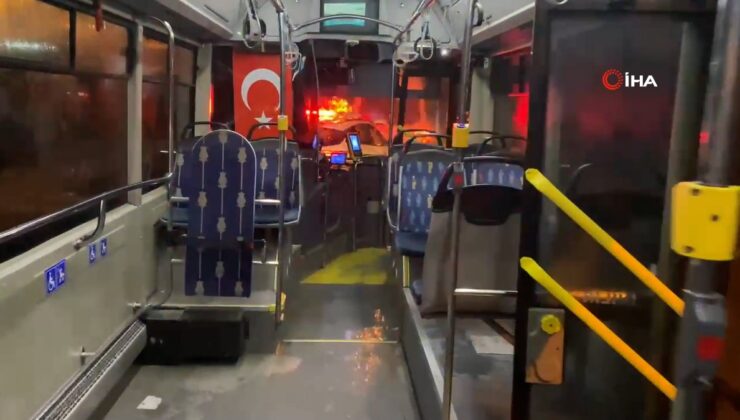 İstanbul’da halk otobüsü dumanlara teslim oldu