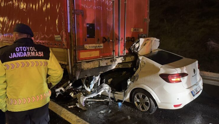 İstanbul’da Kuzey Marmara Otoyolu’nda tıra çarpan otomobilin sürücüsü öldü