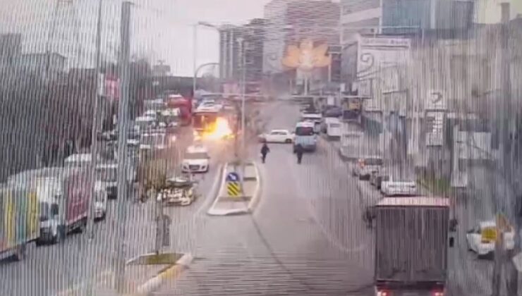 İstanbul’da otobüse çarpan motosiklet alev aldı
