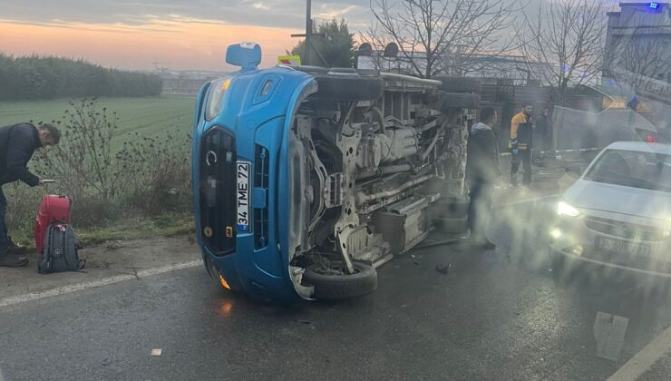 İstanbul’da otomobille yolcu minibüsü çarpıştı: 10 yaralı