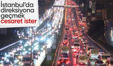 İstanbul’da yağmur trafiği kilitledi