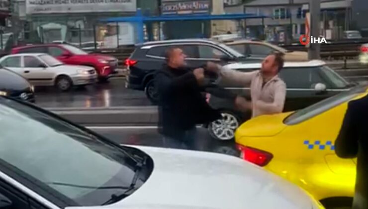 İstanbul’da yol verme kavgasında ilginç anlar