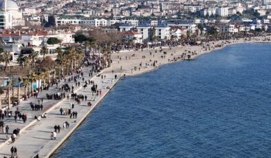 İstanbullular yılın ilk günü Büyükçekmece sahillerine akın etti