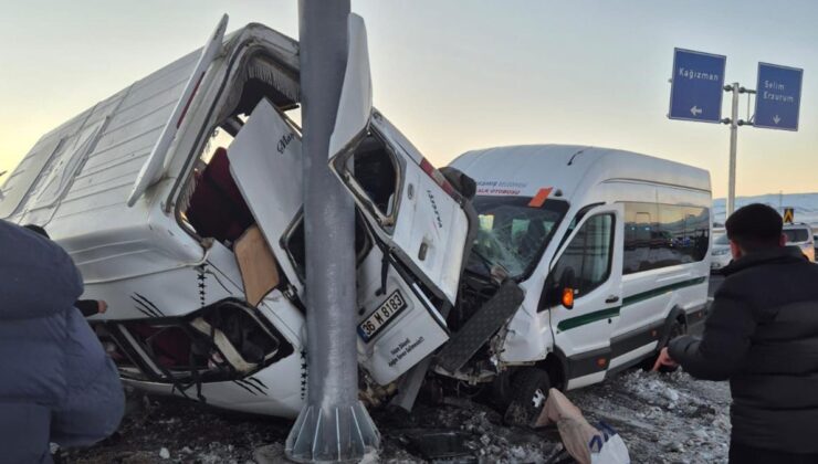 Kars’ta iki minibüs çarpıştı: 27 yaralı