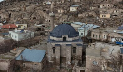 Kayseri’de  571 yıllık cami ihtişamıyla göz kamaştırıyor