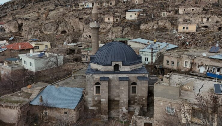 Kayseri’de  571 yıllık cami ihtişamıyla göz kamaştırıyor