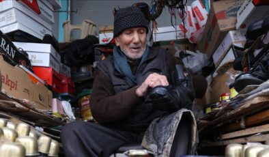 Kırklareli’de 95 yaşında ayakkabı boyacılığı yapıyor
