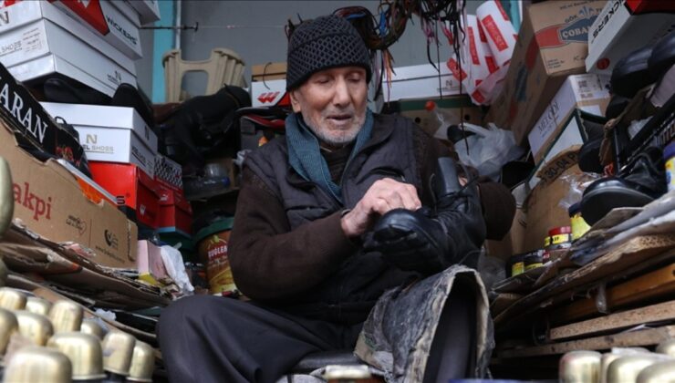 Kırklareli’de 95 yaşında ayakkabı boyacılığı yapıyor
