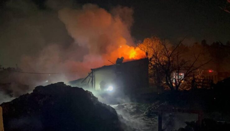 Kocaeli’de geri dönüşüm tesisinde yangın paniği